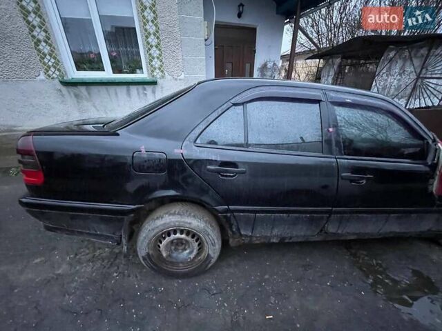 Черный Мерседес Ц-Класс, объемом двигателя 1.8 л и пробегом 425 тыс. км за 700 $, фото 6 на Automoto.ua