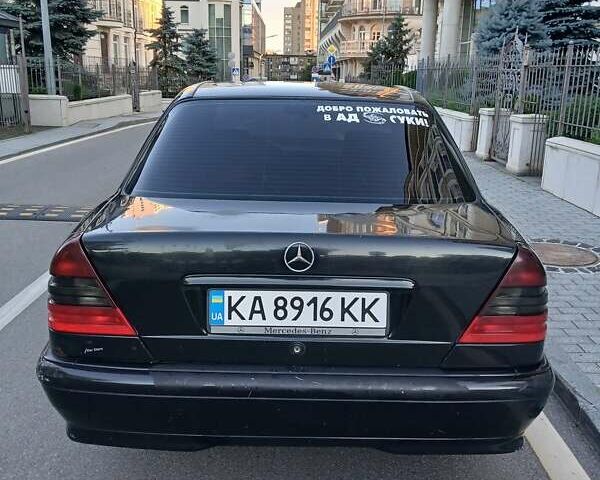 Чорний Мерседес Ц-Клас, об'ємом двигуна 1.8 л та пробігом 222 тис. км за 3500 $, фото 1 на Automoto.ua