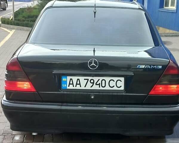Черный Мерседес Ц-Класс, объемом двигателя 1.8 л и пробегом 252 тыс. км за 3800 $, фото 4 на Automoto.ua