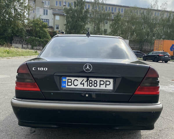 Чорний Мерседес Ц-Клас, об'ємом двигуна 1.8 л та пробігом 393 тис. км за 3500 $, фото 18 на Automoto.ua