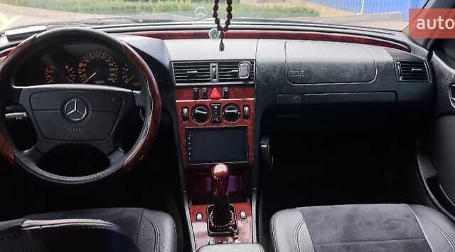 Черный Мерседес Ц-Класс, объемом двигателя 1.8 л и пробегом 252 тыс. км за 3800 $, фото 6 на Automoto.ua