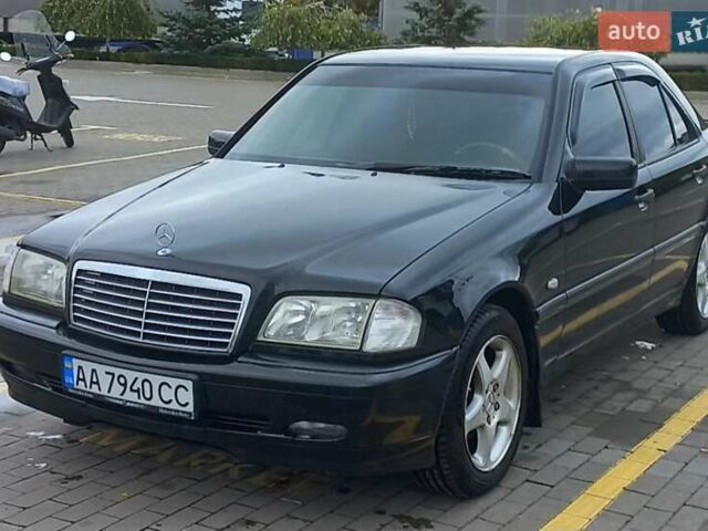 Черный Мерседес Ц-Класс, объемом двигателя 1.8 л и пробегом 252 тыс. км за 3800 $, фото 8 на Automoto.ua