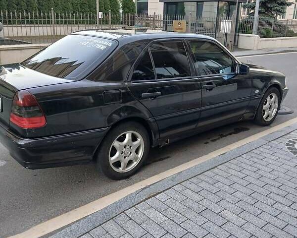 Чорний Мерседес Ц-Клас, об'ємом двигуна 1.8 л та пробігом 222 тис. км за 3500 $, фото 2 на Automoto.ua