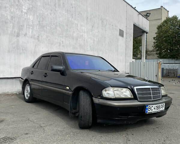 Чорний Мерседес Ц-Клас, об'ємом двигуна 1.8 л та пробігом 393 тис. км за 3500 $, фото 3 на Automoto.ua