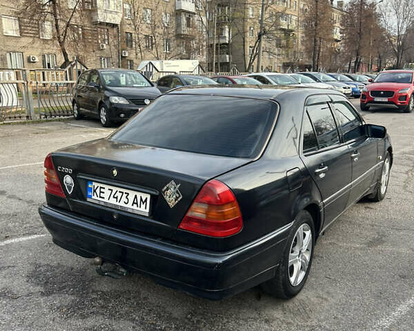 Черный Мерседес Ц-Класс, объемом двигателя 2 л и пробегом 337 тыс. км за 2999 $, фото 4 на Automoto.ua