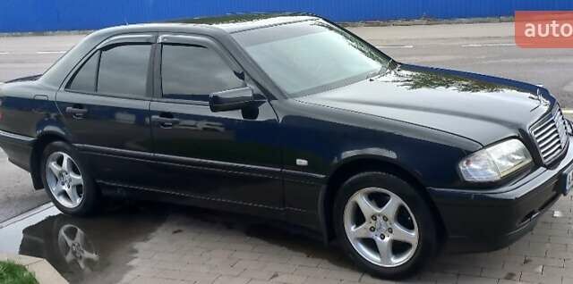 Черный Мерседес Ц-Класс, объемом двигателя 1.8 л и пробегом 252 тыс. км за 3800 $, фото 3 на Automoto.ua