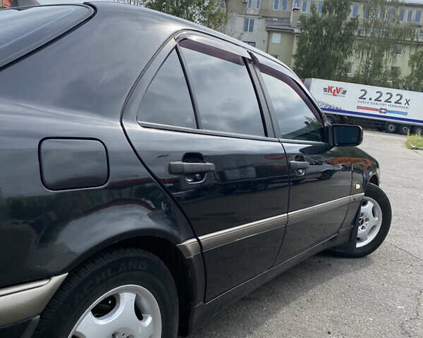Чорний Мерседес Ц-Клас, об'ємом двигуна 1.8 л та пробігом 393 тис. км за 3500 $, фото 10 на Automoto.ua