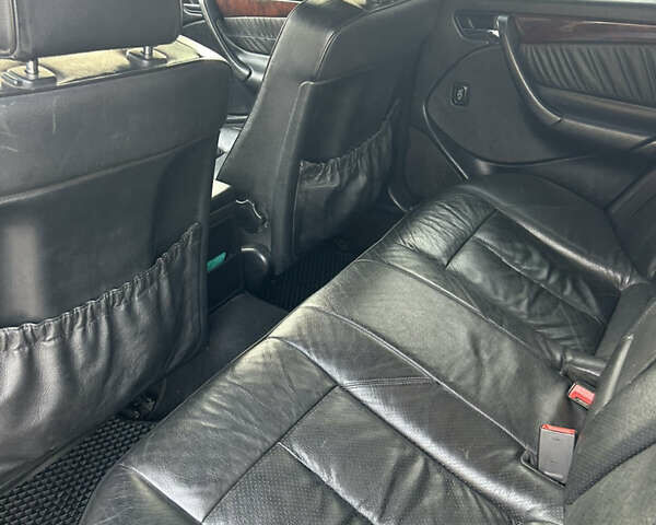 Черный Мерседес Ц-Класс, объемом двигателя 2 л и пробегом 337 тыс. км за 2999 $, фото 9 на Automoto.ua