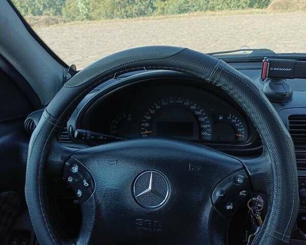Чорний Мерседес Ц-Клас, об'ємом двигуна 2.2 л та пробігом 310 тис. км за 4250 $, фото 9 на Automoto.ua
