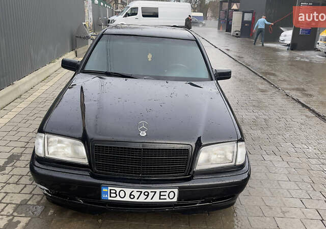Чорний Мерседес Ц-Клас, об'ємом двигуна 2 л та пробігом 260 тис. км за 2598 $, фото 1 на Automoto.ua