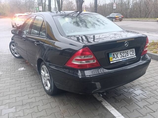 Чорний Мерседес Ц-Клас, об'ємом двигуна 2 л та пробігом 300 тис. км за 2900 $, фото 4 на Automoto.ua