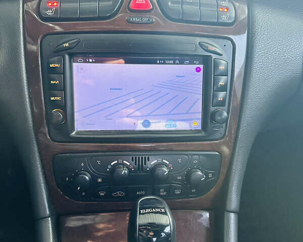 Черный Мерседес Ц-Класс, объемом двигателя 2 л и пробегом 475 тыс. км за 5800 $, фото 13 на Automoto.ua