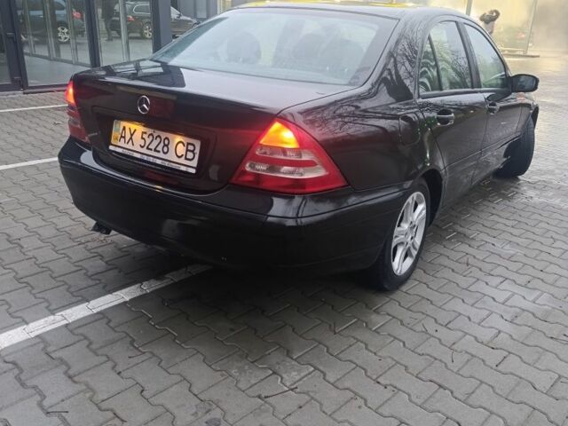 Чорний Мерседес Ц-Клас, об'ємом двигуна 2 л та пробігом 300 тис. км за 2900 $, фото 10 на Automoto.ua