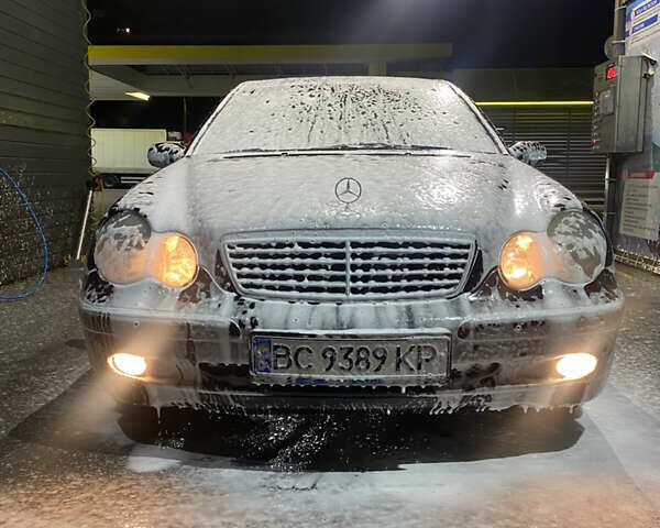 Чорний Мерседес Ц-Клас, об'ємом двигуна 2 л та пробігом 300 тис. км за 3500 $, фото 5 на Automoto.ua