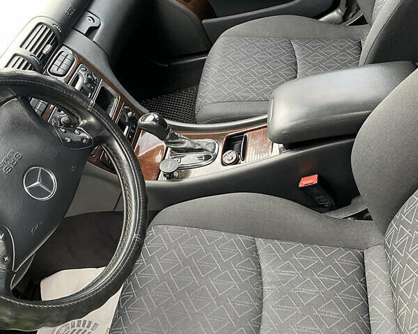 Чорний Мерседес Ц-Клас, об'ємом двигуна 2 л та пробігом 300 тис. км за 3500 $, фото 4 на Automoto.ua