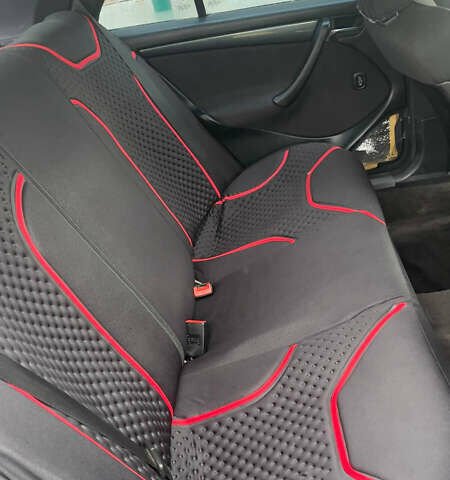 Чорний Мерседес Ц-Клас, об'ємом двигуна 2 л та пробігом 260 тис. км за 2598 $, фото 12 на Automoto.ua