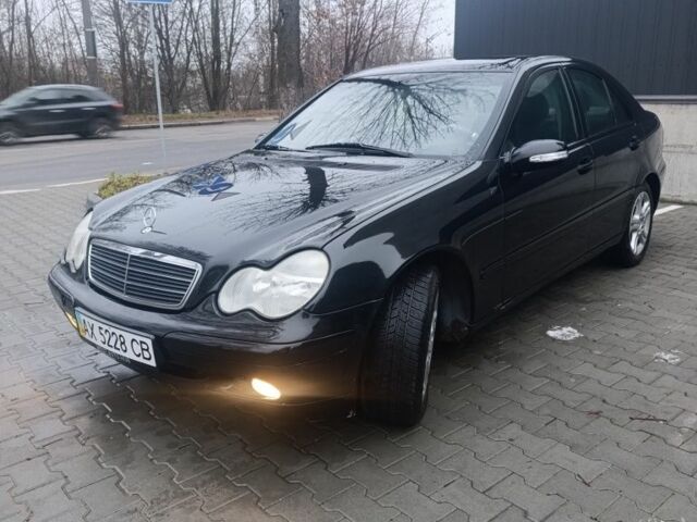 Чорний Мерседес Ц-Клас, об'ємом двигуна 2 л та пробігом 300 тис. км за 2900 $, фото 2 на Automoto.ua