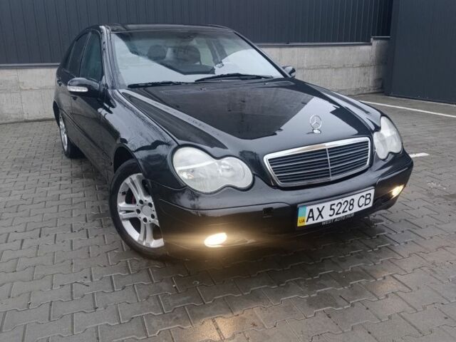Чорний Мерседес Ц-Клас, об'ємом двигуна 2 л та пробігом 300 тис. км за 2900 $, фото 1 на Automoto.ua