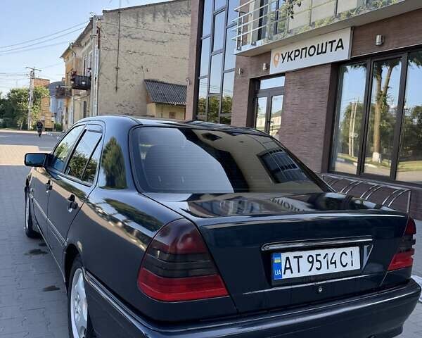 Черный Мерседес Ц-Класс, объемом двигателя 1.8 л и пробегом 400 тыс. км за 2600 $, фото 2 на Automoto.ua