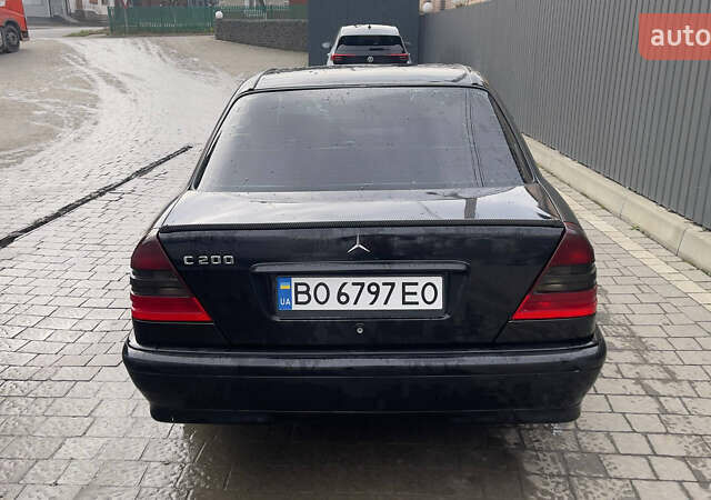 Чорний Мерседес Ц-Клас, об'ємом двигуна 2 л та пробігом 260 тис. км за 2598 $, фото 4 на Automoto.ua