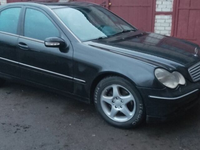 Черный Мерседес Ц-Класс, объемом двигателя 2.1 л и пробегом 400 тыс. км за 4750 $, фото 1 на Automoto.ua