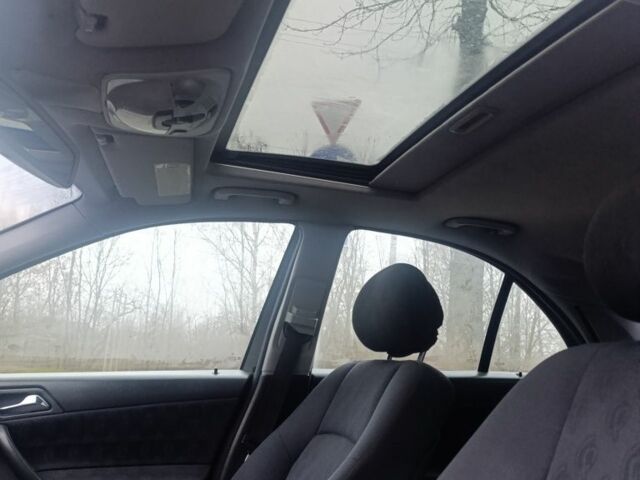 Чорний Мерседес Ц-Клас, об'ємом двигуна 2 л та пробігом 300 тис. км за 2900 $, фото 7 на Automoto.ua