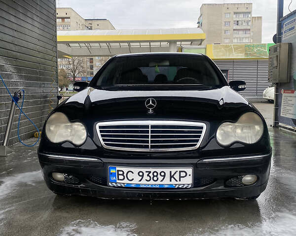 Чорний Мерседес Ц-Клас, об'ємом двигуна 2 л та пробігом 300 тис. км за 3500 $, фото 2 на Automoto.ua