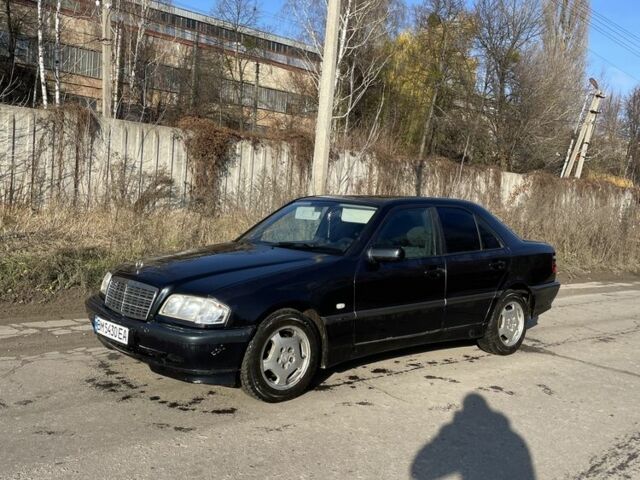 Чорний Мерседес Ц-Клас, об'ємом двигуна 1.8 л та пробігом 111 тис. км за 2750 $, фото 1 на Automoto.ua