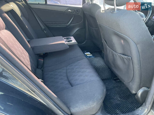 Черный Мерседес Ц-Класс, объемом двигателя 2 л и пробегом 196 тыс. км за 3700 $, фото 14 на Automoto.ua