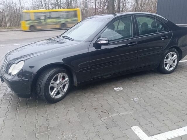 Чорний Мерседес Ц-Клас, об'ємом двигуна 2 л та пробігом 300 тис. км за 2900 $, фото 3 на Automoto.ua