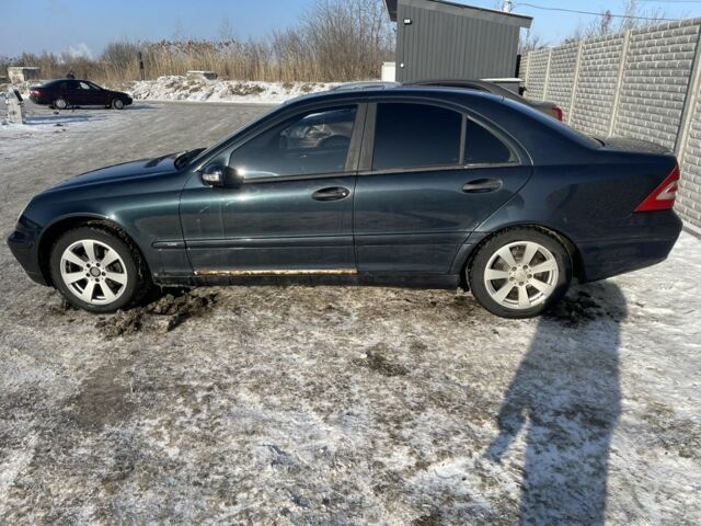 Черный Мерседес Ц-Класс, объемом двигателя 2 л и пробегом 196 тыс. км за 3700 $, фото 6 на Automoto.ua