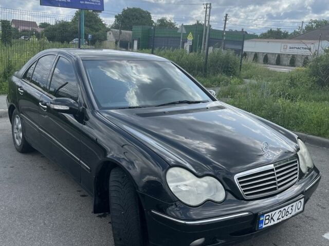 Чорний Мерседес Ц-Клас, об'ємом двигуна 2 л та пробігом 290 тис. км за 3250 $, фото 5 на Automoto.ua