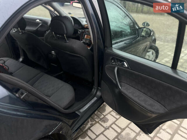 Чорний Мерседес Ц-Клас, об'ємом двигуна 2.15 л та пробігом 430 тис. км за 3650 $, фото 16 на Automoto.ua
