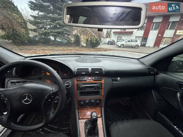 Чорний Мерседес Ц-Клас, об'ємом двигуна 2 л та пробігом 400 тис. км за 1950 $, фото 4 на Automoto.ua