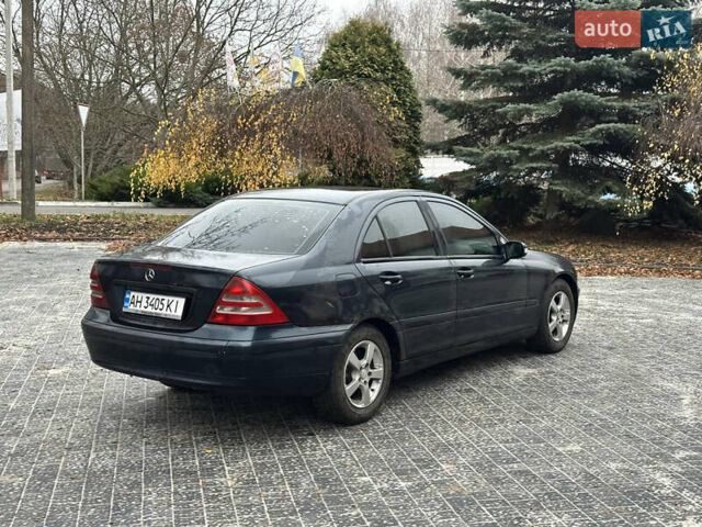 Чорний Мерседес Ц-Клас, об'ємом двигуна 2 л та пробігом 400 тис. км за 1950 $, фото 2 на Automoto.ua