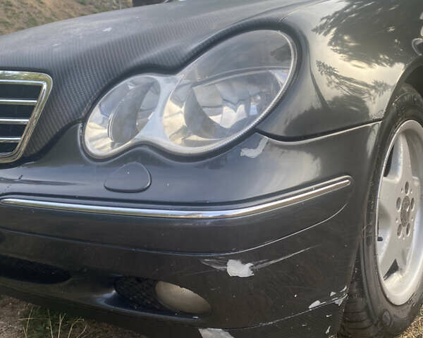 Черный Мерседес Ц-Класс, объемом двигателя 2.7 л и пробегом 300 тыс. км за 3400 $, фото 5 на Automoto.ua