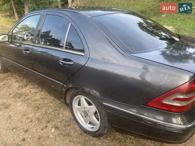 Черный Мерседес Ц-Класс, объемом двигателя 2.7 л и пробегом 300 тыс. км за 3400 $, фото 7 на Automoto.ua