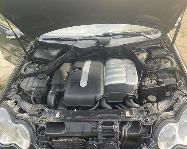 Черный Мерседес Ц-Класс, объемом двигателя 2.7 л и пробегом 300 тыс. км за 3400 $, фото 3 на Automoto.ua