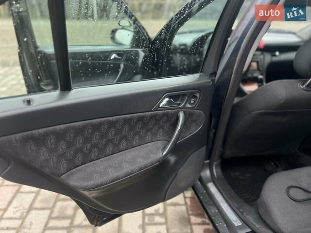 Чорний Мерседес Ц-Клас, об'ємом двигуна 2.15 л та пробігом 430 тис. км за 3650 $, фото 10 на Automoto.ua
