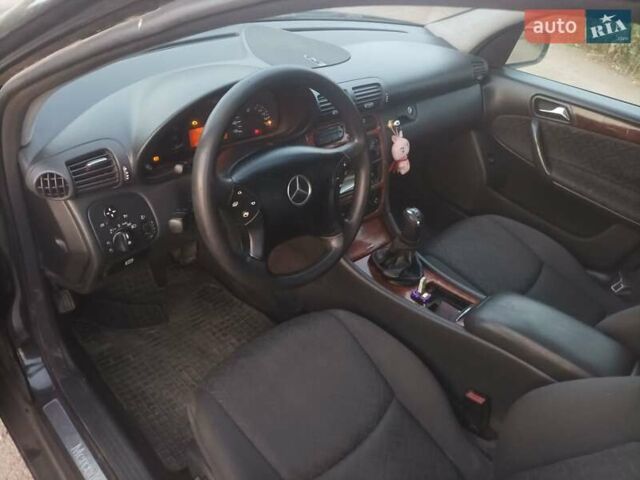Чорний Мерседес Ц-Клас, об'ємом двигуна 2 л та пробігом 220 тис. км за 3700 $, фото 7 на Automoto.ua