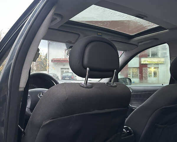 Чорний Мерседес Ц-Клас, об'ємом двигуна 2 л та пробігом 400 тис. км за 1950 $, фото 6 на Automoto.ua