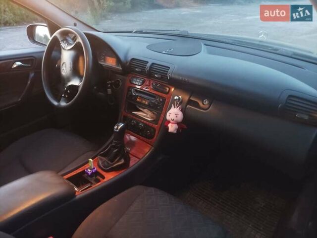 Чорний Мерседес Ц-Клас, об'ємом двигуна 2 л та пробігом 220 тис. км за 3700 $, фото 9 на Automoto.ua