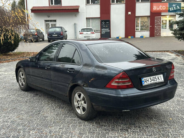 Чорний Мерседес Ц-Клас, об'ємом двигуна 2 л та пробігом 400 тис. км за 1950 $, фото 3 на Automoto.ua