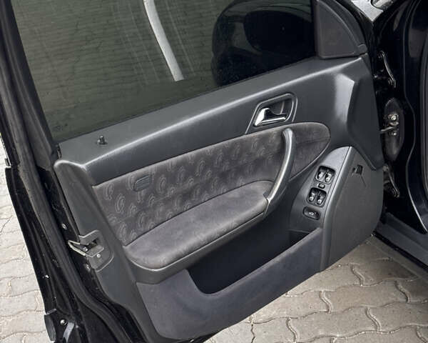 Мерседес Ц-Класс 2001 в Тернополе на Automoto.ua Черный Мерседес Ц-Класс, объемом двигателя 2 л и пробегом 250 тыс. км за 2400 $, фото 11 на Automoto.ua