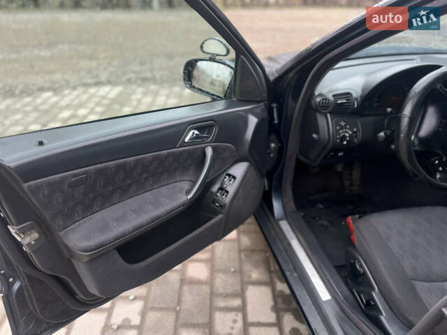 Чорний Мерседес Ц-Клас, об'ємом двигуна 2.15 л та пробігом 430 тис. км за 3650 $, фото 8 на Automoto.ua