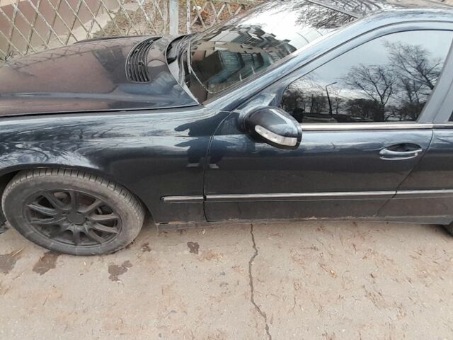 Черный Мерседес Ц-Класс, объемом двигателя 0 л и пробегом 400 тыс. км за 4200 $, фото 4 на Automoto.ua