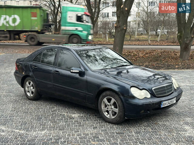 Чорний Мерседес Ц-Клас, об'ємом двигуна 2 л та пробігом 400 тис. км за 1950 $, фото 1 на Automoto.ua
