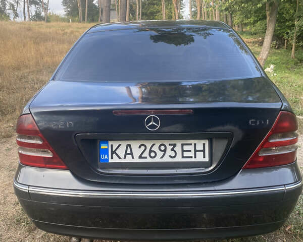 Черный Мерседес Ц-Класс, объемом двигателя 2.7 л и пробегом 300 тыс. км за 3400 $, фото 1 на Automoto.ua