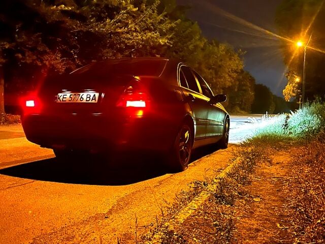 Черный Мерседес Ц-Класс, объемом двигателя 2.1 л и пробегом 200 тыс. км за 5000 $, фото 2 на Automoto.ua