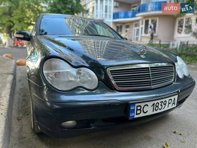Черный Мерседес Ц-Класс, объемом двигателя 1.8 л и пробегом 250 тыс. км за 5400 $, фото 7 на Automoto.ua